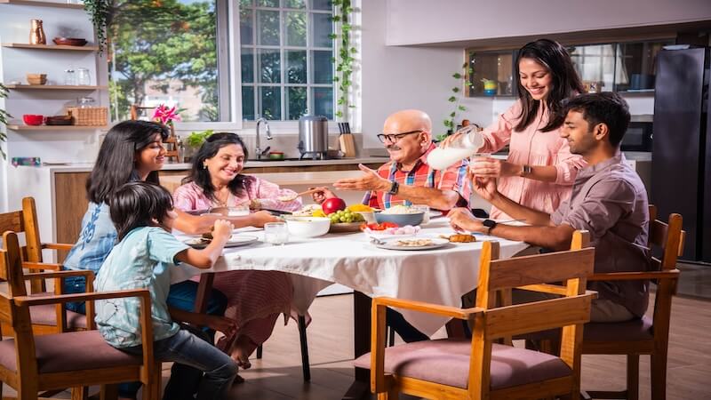Aile Yemekleri için İdeal Yemek Masası Ölçüleri