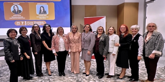 İş Dünyasının Zirvesindeki Kadınlar Dönüşümün Şifrelerini Paylaştı