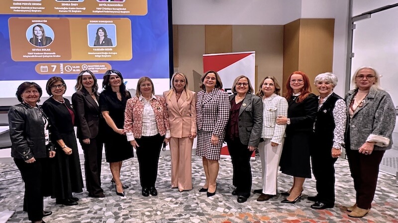 İş Dünyasının Zirvesindeki Kadınlar Dönüşümün Şifrelerini Paylaştı