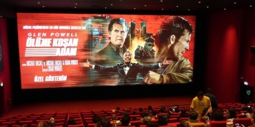 "Ölüme Koşan Adam" (The Running Man) İlk Kez Seyirciyle Buluştu