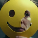 "Mutluluk Faşizmi" ve Toksik Pozitiflik: Neden Sürekli "İyi" Olmak Zorunda Değiliz?