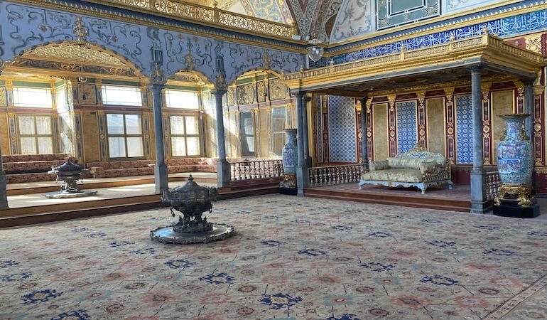 Zamana Açılan Kapı: Topkapı Sarayı’nda Bir Günlük Hükümdarlık